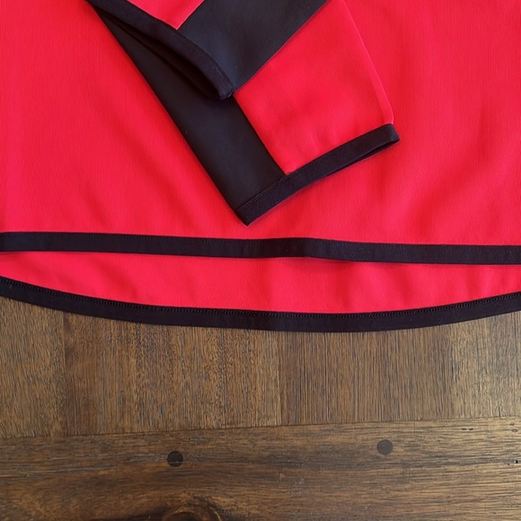 NWT Cincinnati Bearcats Red Cutter and Buck Traverse Colorblock 1/4 zip … - Picture 3 of 11